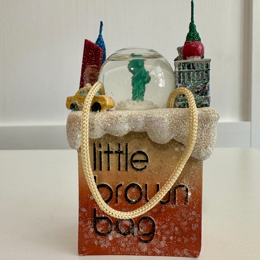 Bloomingdale’s Little Brown Bag NYC Icons Snow Globe Ornament Limited Edition